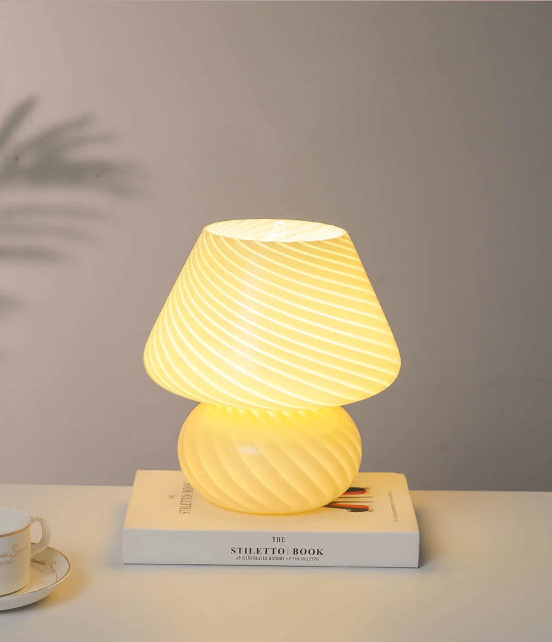 AC-Powered Large Glass Mushroom Lamp LED Mushroom Desk Light with E27 Tricolored Bulb Classic Nightstand Light for Room Decor
