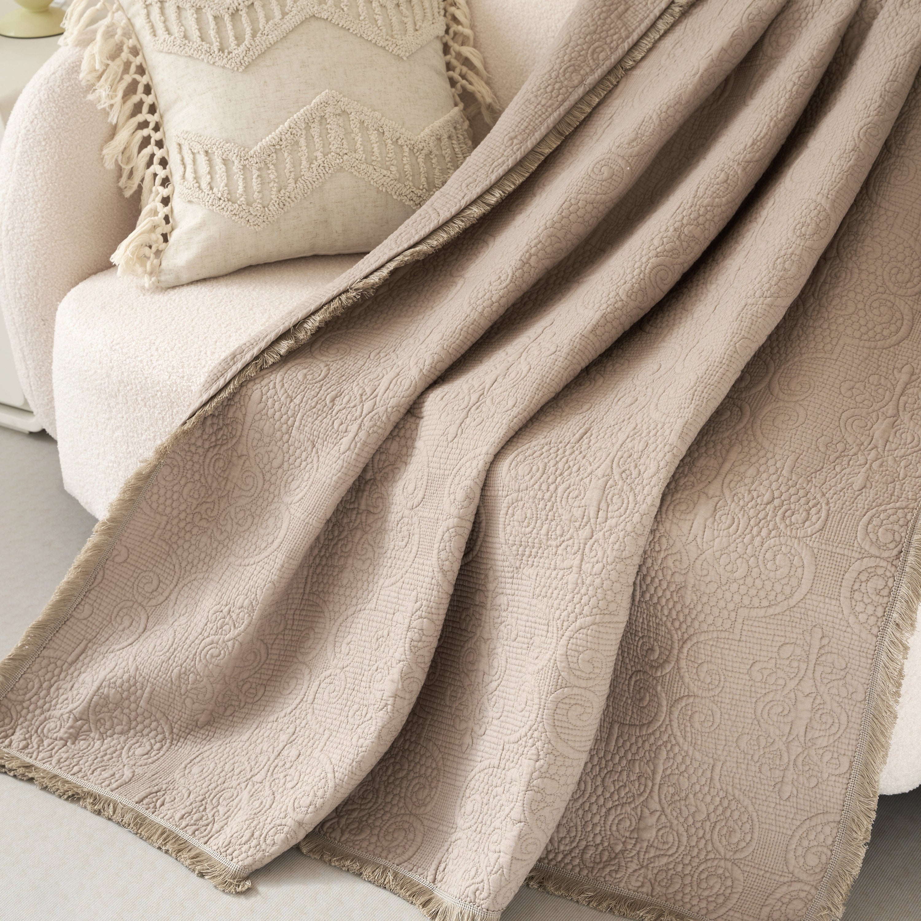 DaDa Bedding Elegant Fringed Cotton Quilted Throw Blanket - Luxurious
