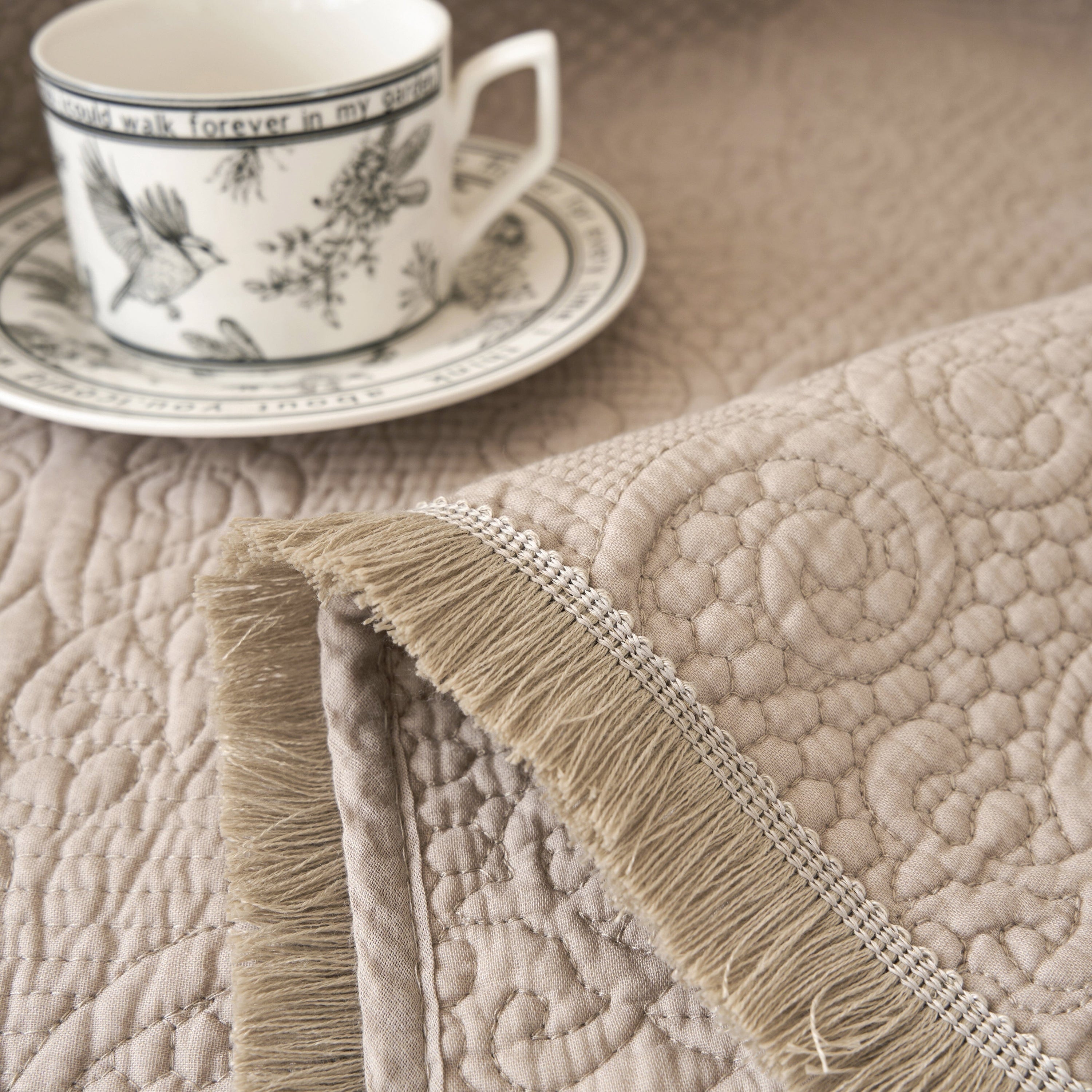 DaDa Bedding Elegant Fringed Cotton Quilted Throw Blanket - Luxurious