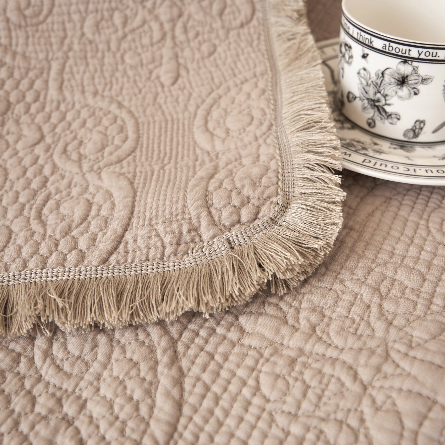 DaDa Bedding Elegant Fringed Cotton Quilted Throw Blanket - Luxurious
