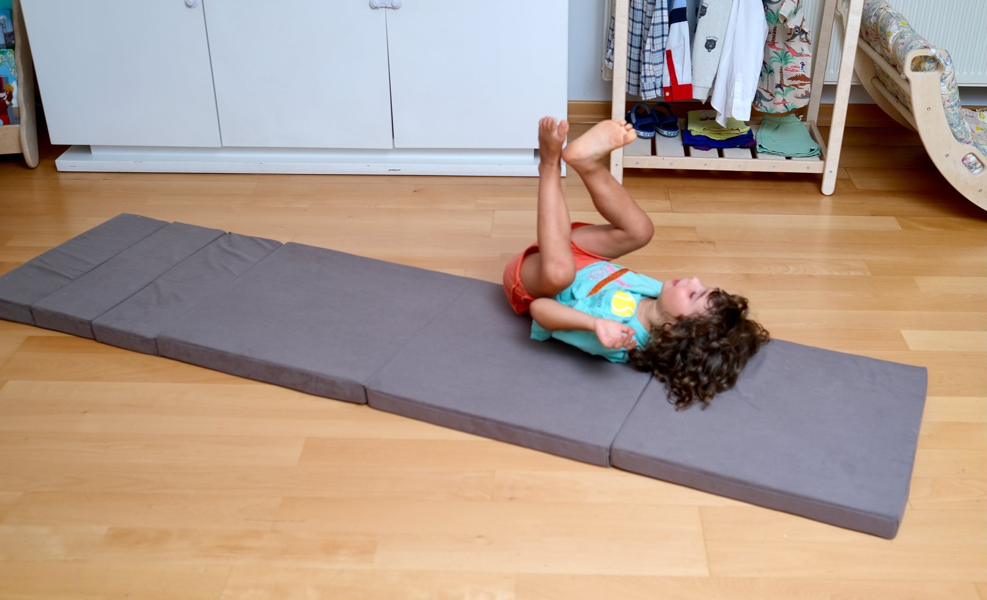 Transformable Kids Play Mat and Couch for Playtime and Relaxation