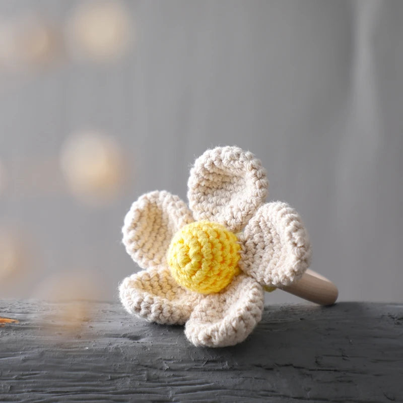 1pc Baby Rattles Crochet Flower Rattle Toy Wood Ring Baby Teether Rodent Infant Gym Mobile Rattles Newborn Educational Toys Gift