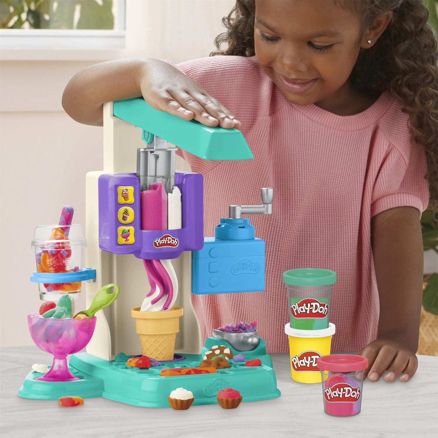 Hasbro Play-Doh Fantasy Rainbow Ice Cream Maker Children&