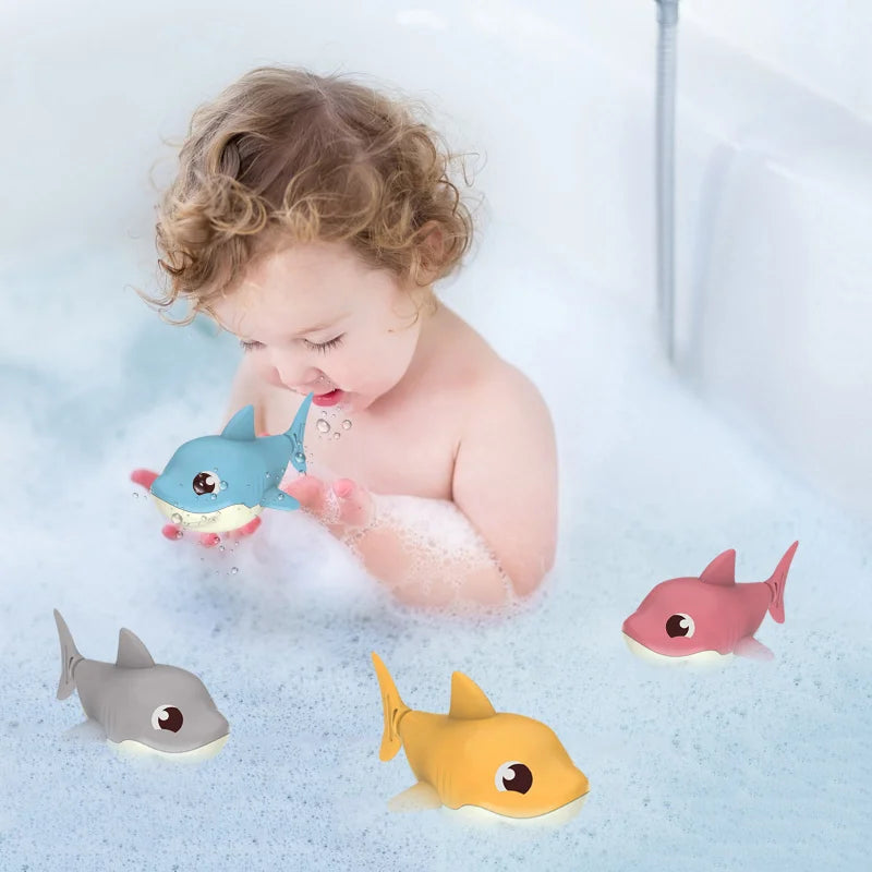 1PCS Toddler Bath Toys Cute Cartoon Swimming Shark Clockwork Wagging Tail Rotating Device Beach Baby Bath Tub Wind Up Toy