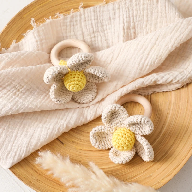 1pc Baby Rattles Crochet Flower Rattle Toy Wood Ring Baby Teether Rodent Infant Gym Mobile Rattles Newborn Educational Toys Gift