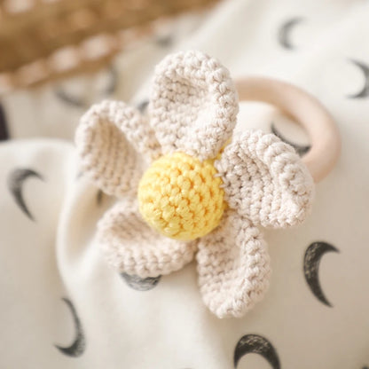 1pc Baby Rattles Crochet Flower Rattle Toy Wood Ring Baby Teether Rodent Infant Gym Mobile Rattles Newborn Educational Toys Gift