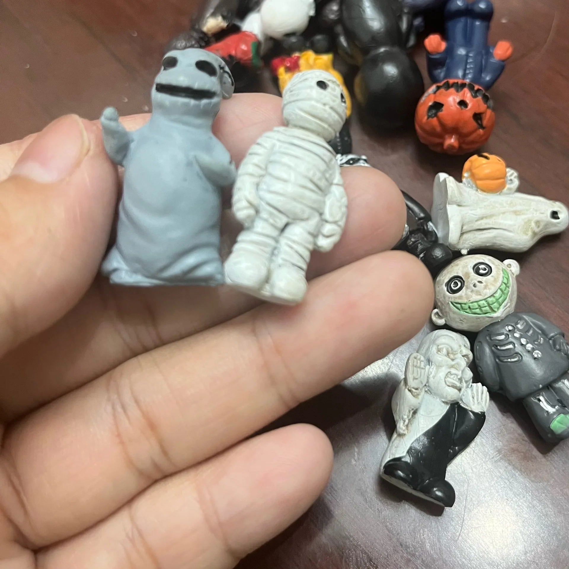 16Pcs Halloween Chainsaw Horror Movie Series Handheld Figure Jason Michael Freddy Halloween Dolls