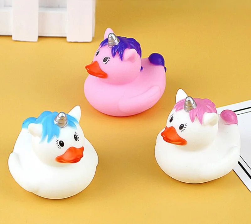 1pcs Creative Sports Duck toy Baby Bath Toys Rubber Ducks for Summer Beach Pool Activity Floating Ducks Bathtub Toy for Toddlers