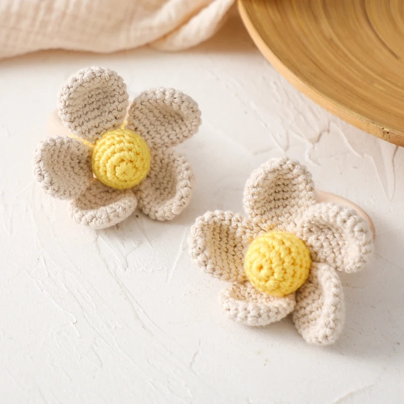 1pc Baby Rattles Crochet Flower Rattle Toy Wood Ring Baby Teether Rodent Infant Gym Mobile Rattles Newborn Educational Toys Gift