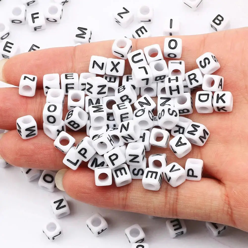 100pcs Square White and Black Mixed Letter Acrylic Beads Cube Loose Spacer Alphabet Beads For Jewelry Making Diy Accessories