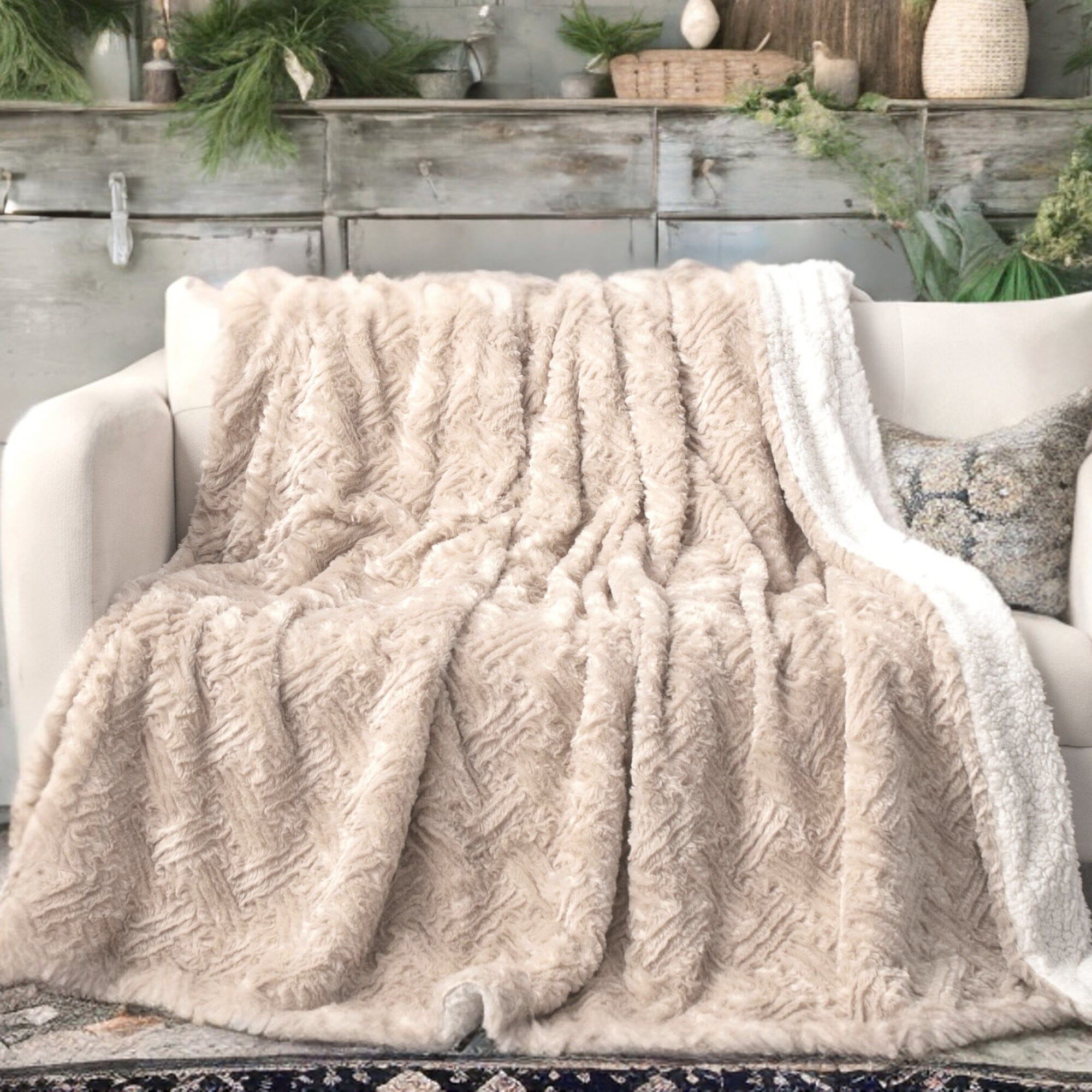 DaDalogy Bedding Champagne Ivory Faux Fur Throw Blanket - Dreamy Gold