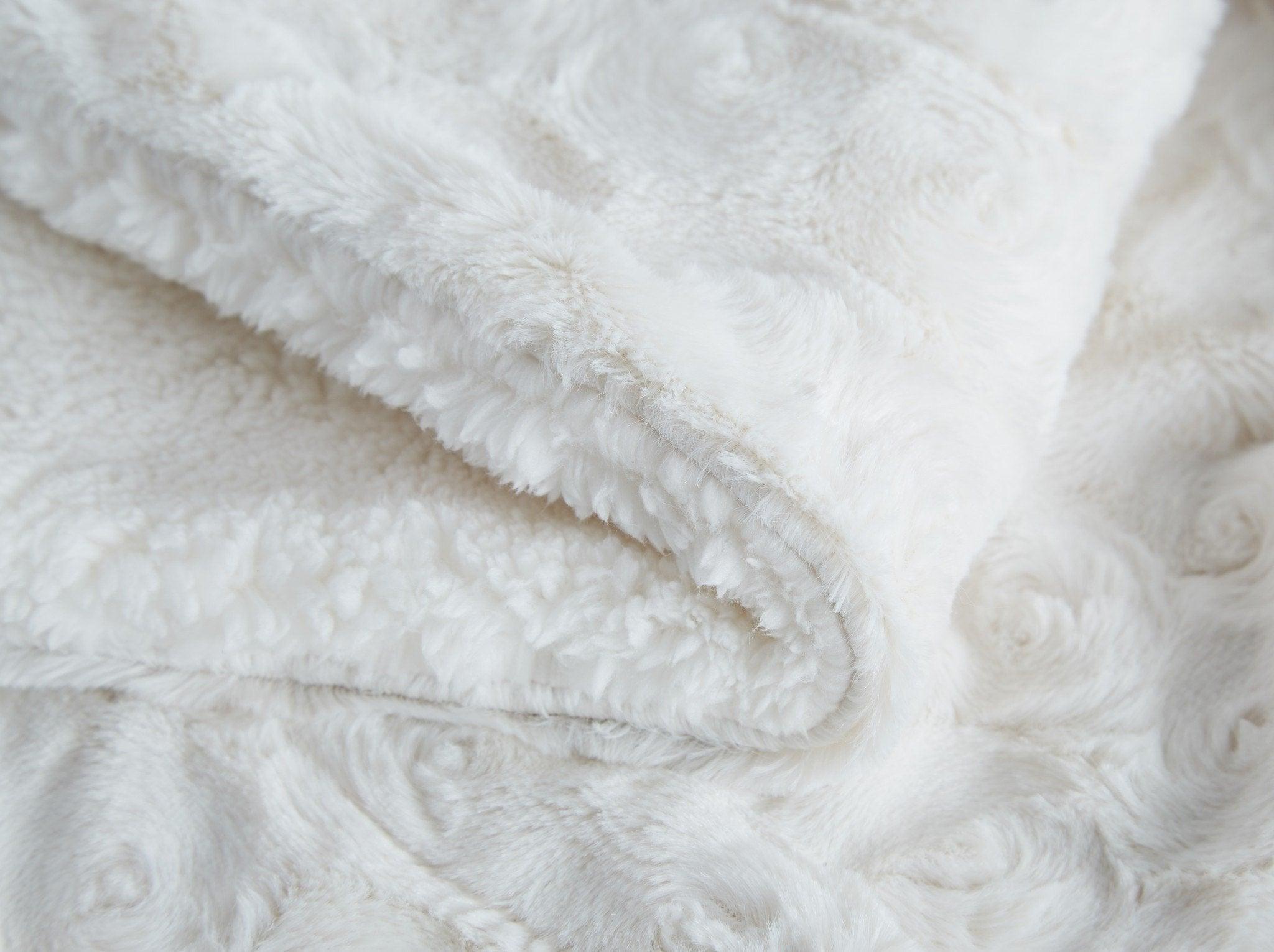 DaDa Bedding Luxury White Roses Fluffy Soft Sherpa Backside Faux Fur