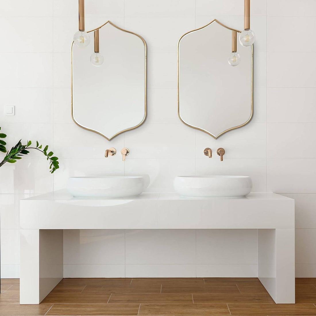 Contemporary Tyla Wall Mirror, 20 X 32, Gold Finish, Decorative